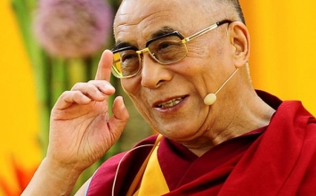 Đức Đạt Lai Lạt Ma: Suy nghĩ ích kỷ không chỉ hại người, mà còn ngăn cản ta hạnh phúc